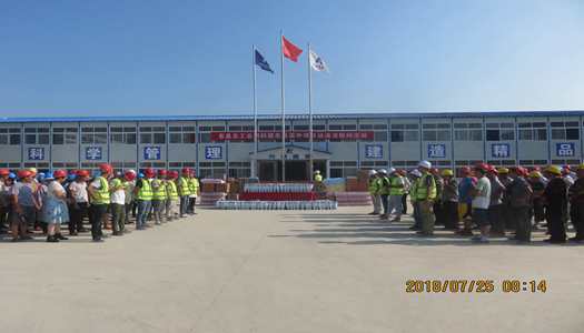 息縣縣領(lǐng)導(dǎo)、總工會主席迎著酷暑 送清涼慰問息縣高中項(xiàng)目一線工人